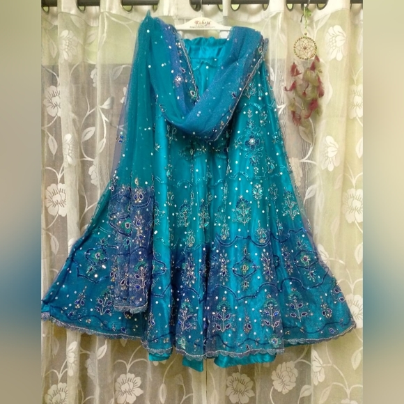 Blue net lehenga - Picture 4 of 4
